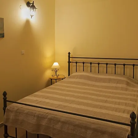 Ellinas Homes Lejlighed