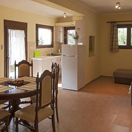 Ellinas Homes Appartement *