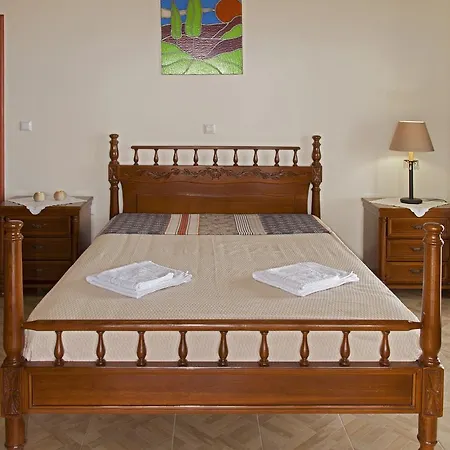 Ellinas Homes * Megali Mantineia