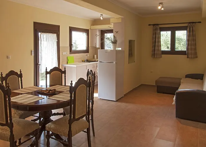 Ellinas Homes Apartament *